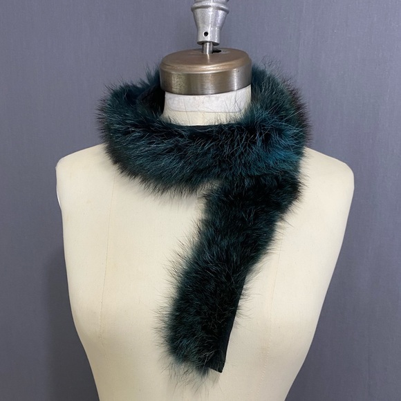 Forest green Fur Collar with Snap Closure - Picture 4 of 6